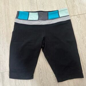 lululemon athletica Black and Blue crop Leggings